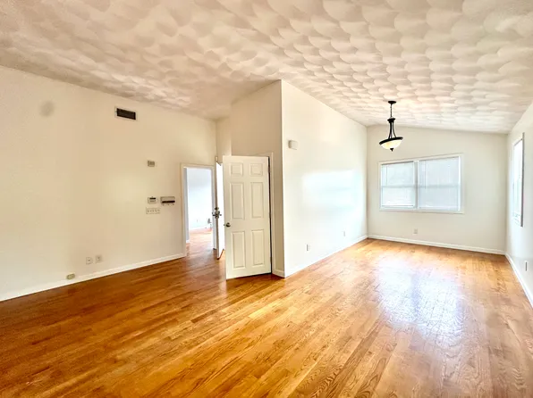 18 Collyer St, Providence, RI 02904