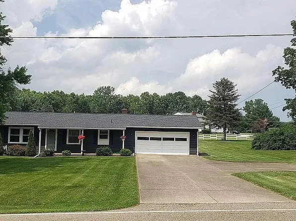 3315 Kinsley Dr NE, Hartville, OH 44632