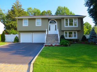 127 Circle Dr S, East Patchogue, NY 11772