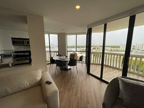 4th image of 1000 W Island Blvd APT 1610