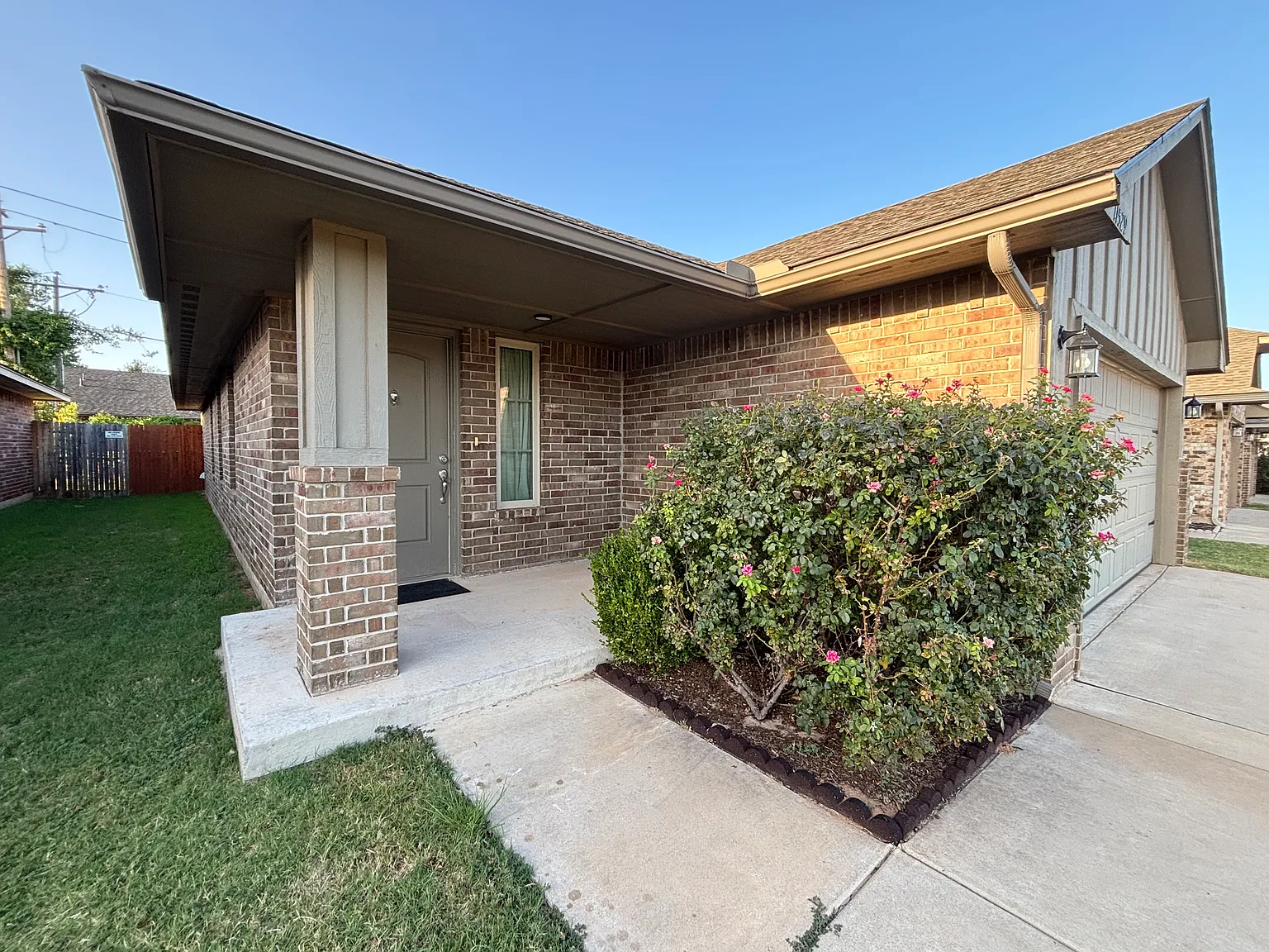 3 bed, 1380 sqft, $1,600 — Photo 2