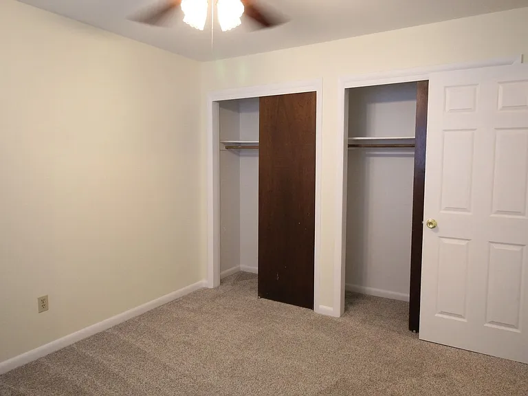 220 Clover Ln — Photo 9
