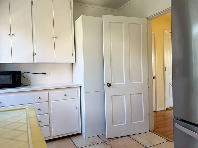 1739 Spruce St — Photo 33