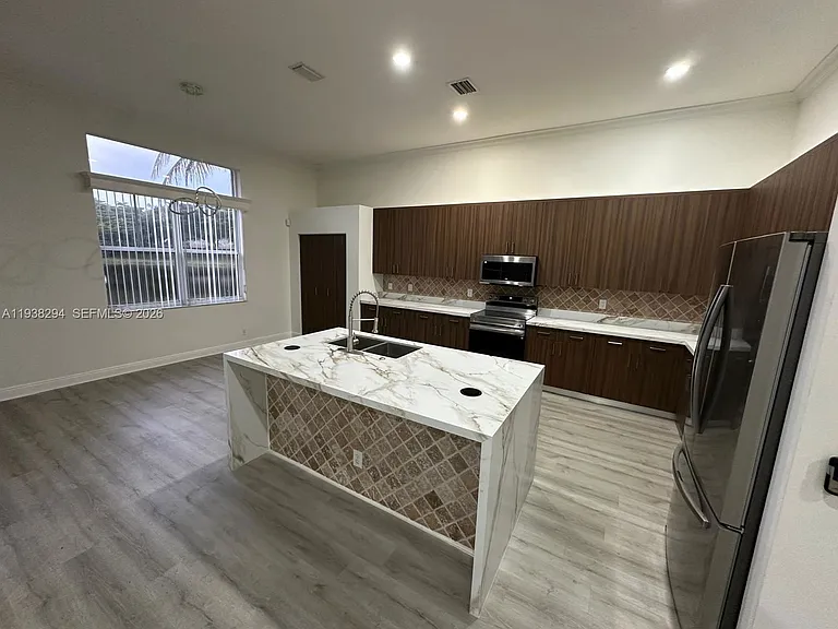 2408 Deer Creek Rd — Photo 1