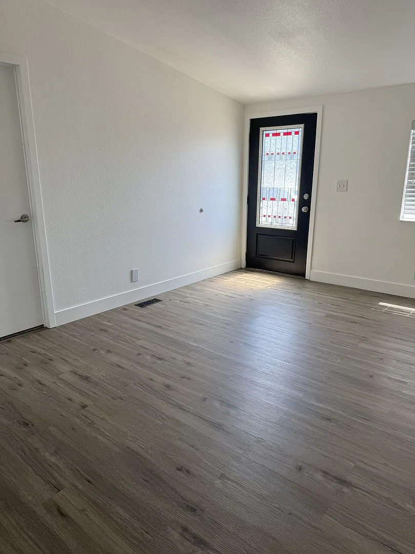 Large Echo home for rent — Photo 3