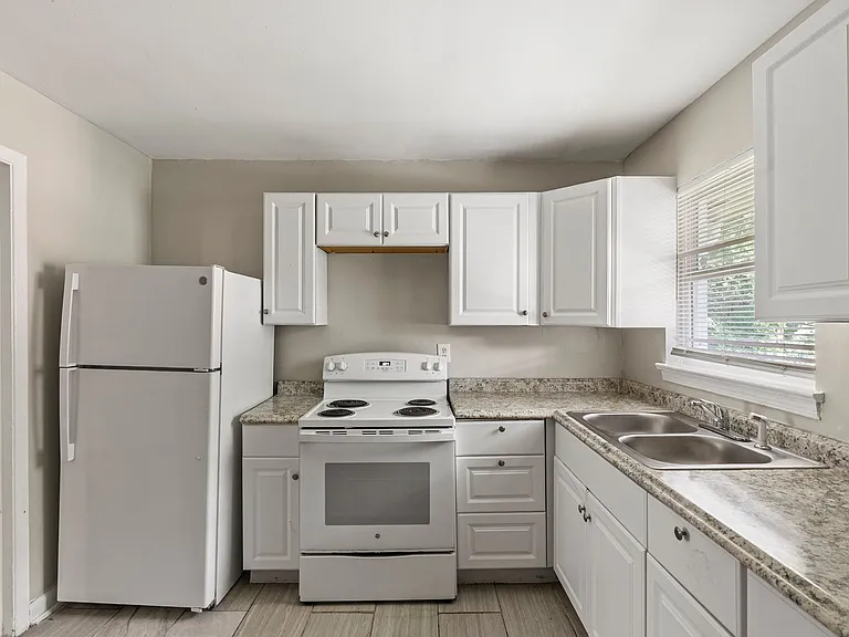 1595 Carlisle St NW — Photo 8