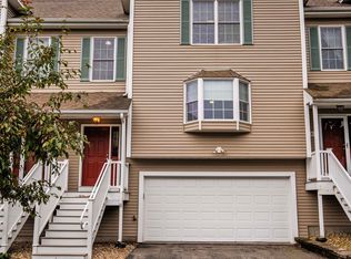 10 Crestview Cir, Londonderry, NH 03053