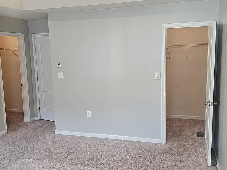 Master Bedroom (2 separate closets)