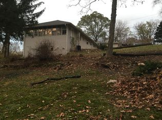 904 Sauk Dr, McHenry, IL 60051