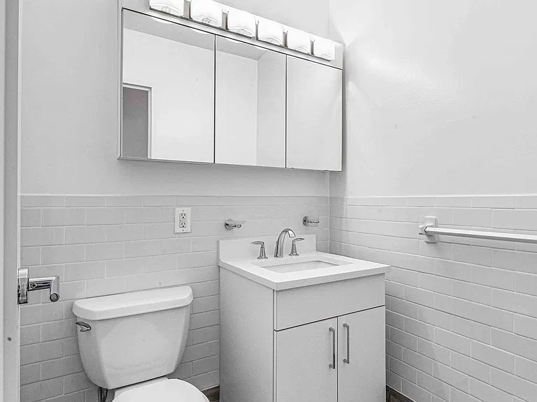 157 E 57th St #19B — Photo 6