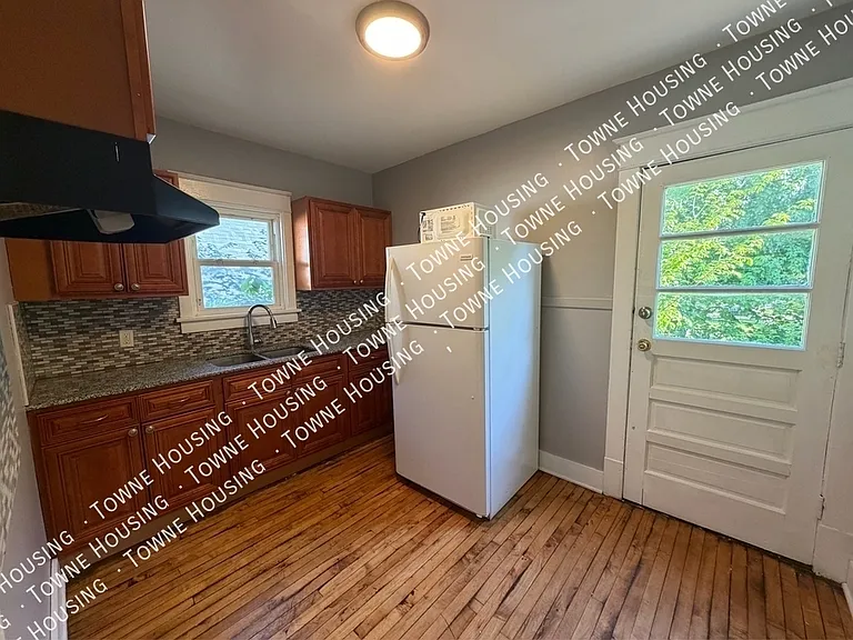 37 Holmes St #BACK UPPER — Photo 4