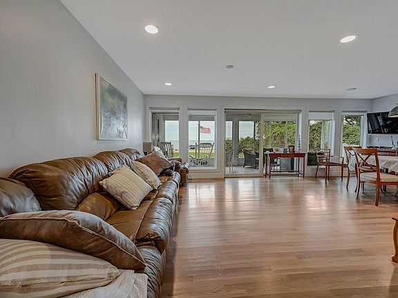 5th image of 11 Convent Ln