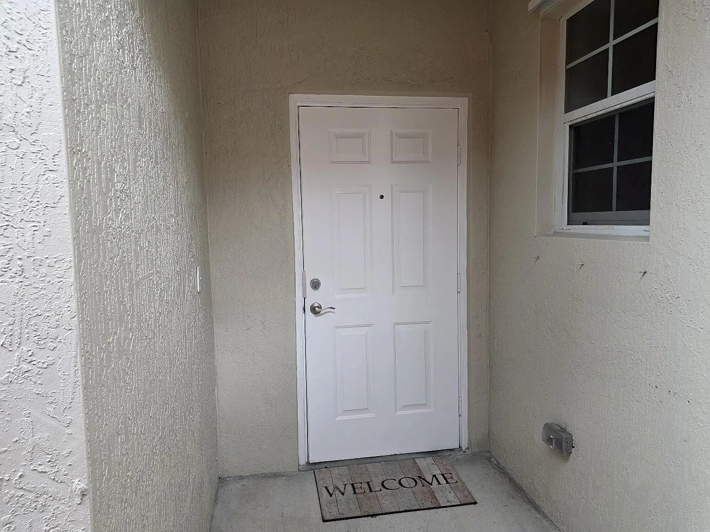 3 bed, 2.0 bath, 1712 sqft, $2,600 — Photo 2