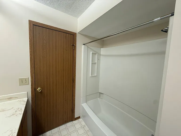 5911 Shadow Lake Cir — Photo 17