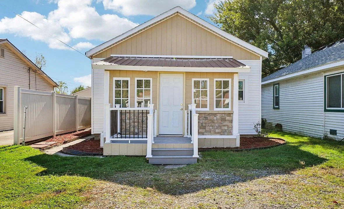 3 bed, 1000 sqft, $1,400 — Photo 1
