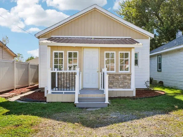 6590 S Huron River Dr, South Rockwood, MI 48179