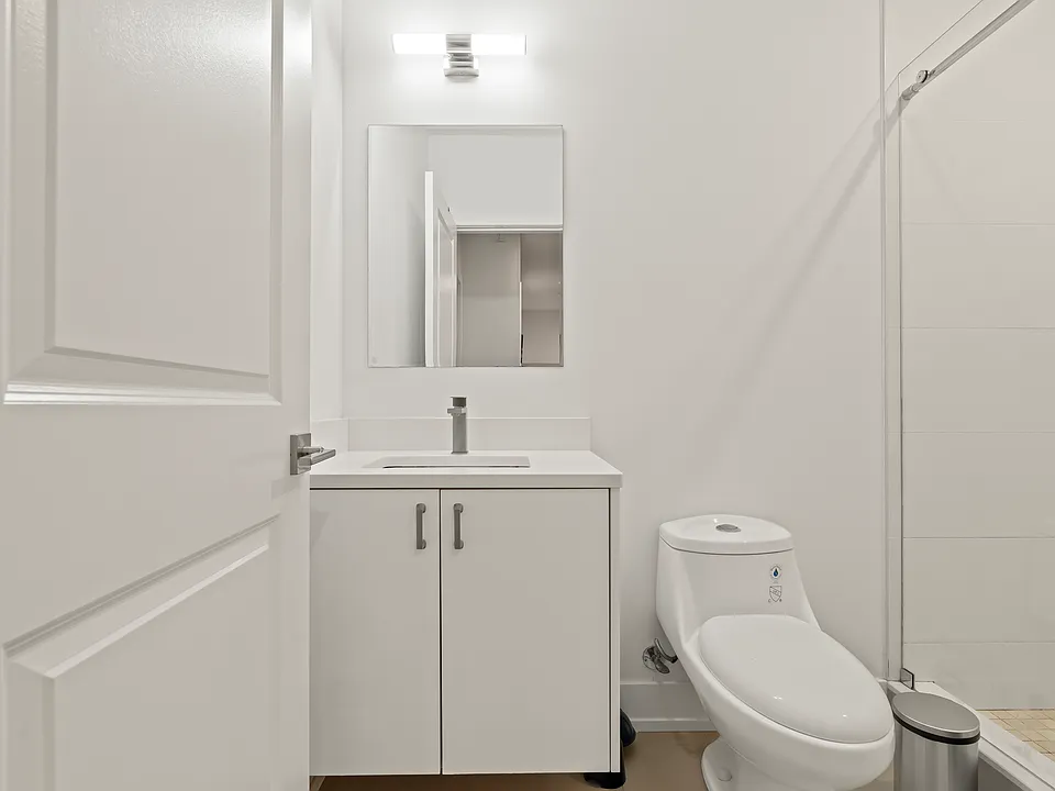 119 Greenwich St #8