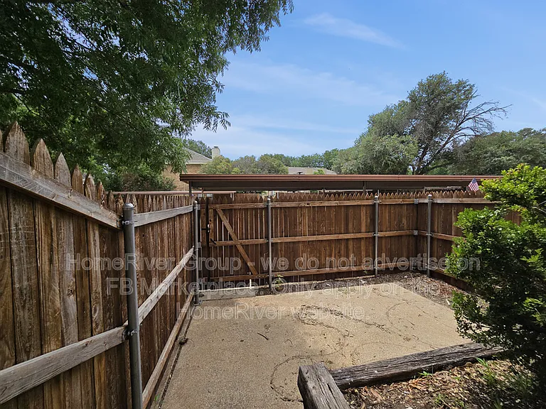 7401 Kingswood Cir — Photo 18