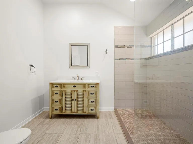 16014 Lakestone Dr — Photo 16