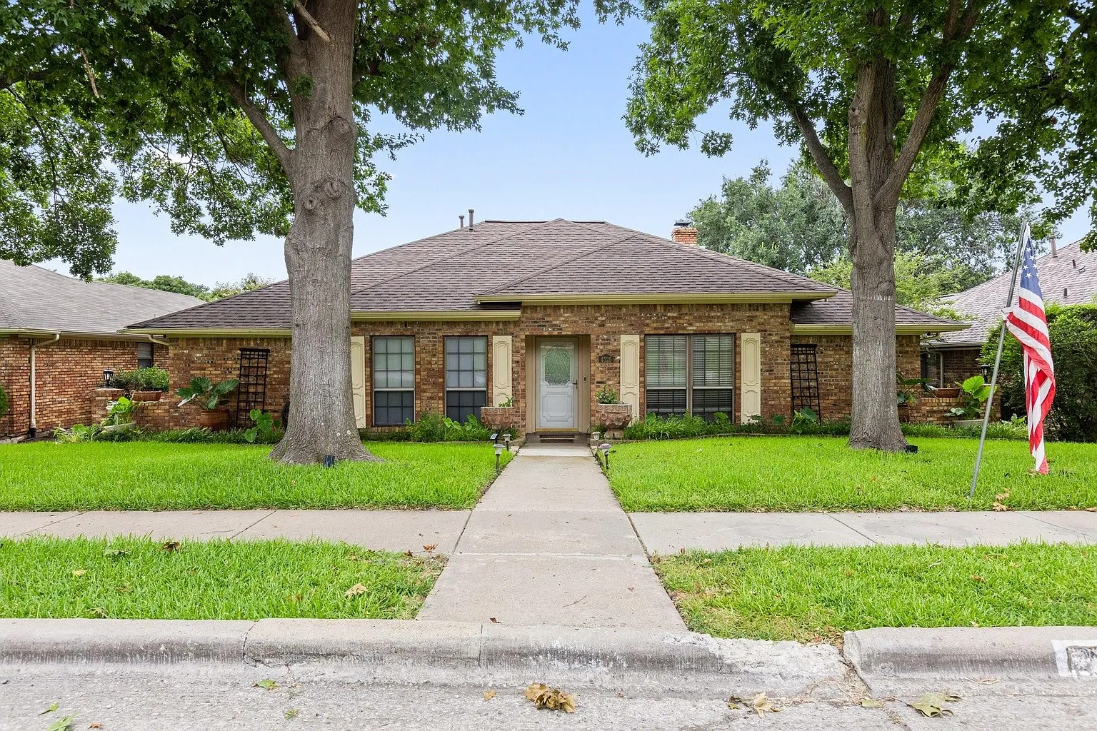 4525 Meadowview Dr photo 1