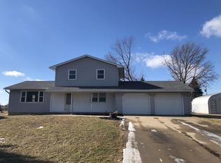 2744 Tower Dr, Cedar Rapids, IA 52411