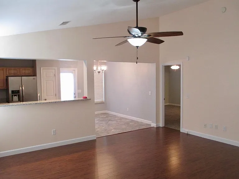 421 Vailview Dr — Photo 4
