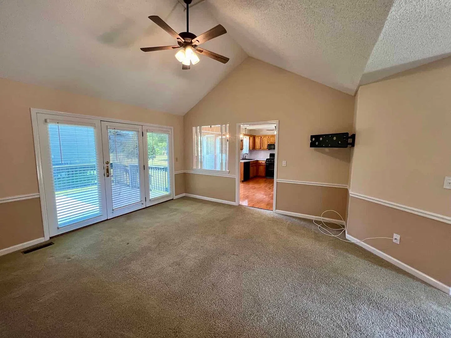 3-Bedroom Murfreesboro Home with Fenced Backyard & Garage! — Photo 2