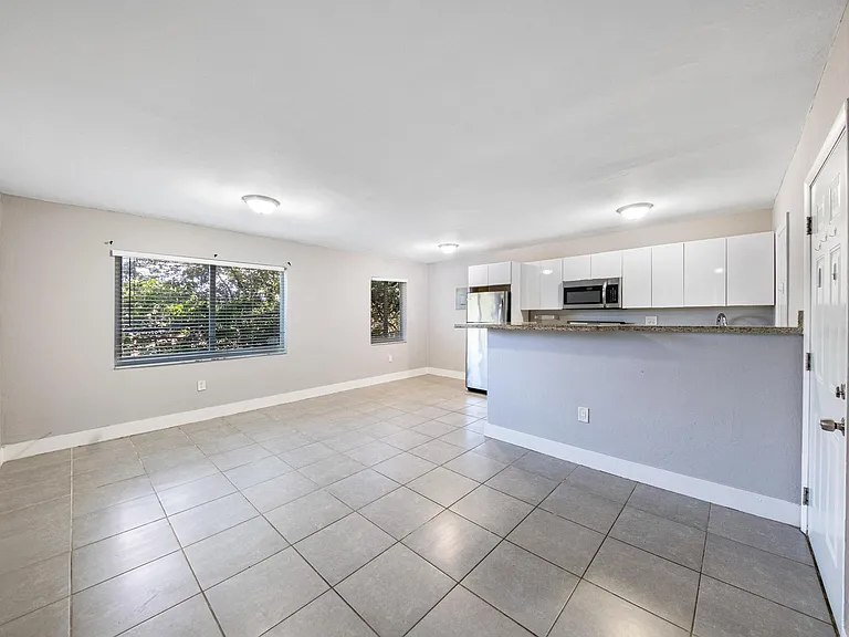 1960 NE 161st St #201 — Photo 11