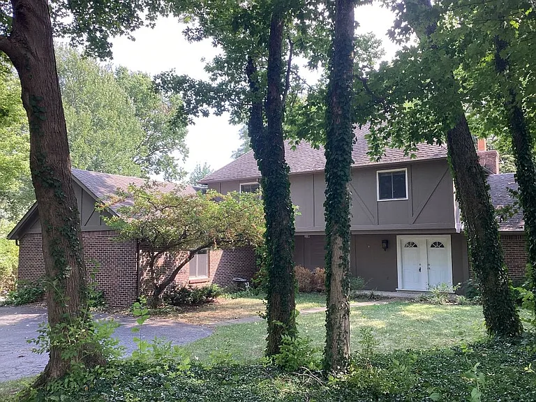 1605 Cool Creek Dr — Photo 2