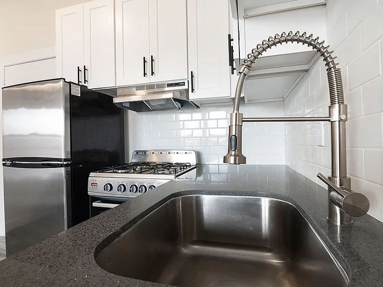 27th Street Studios and One Bedrooms — Photo 20