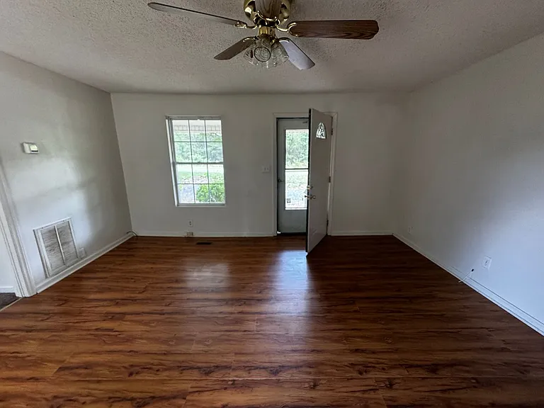 545 Christopher Rd — Photo 4