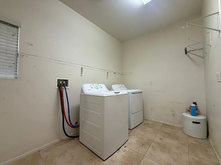 4957 Harold St — Photo 37