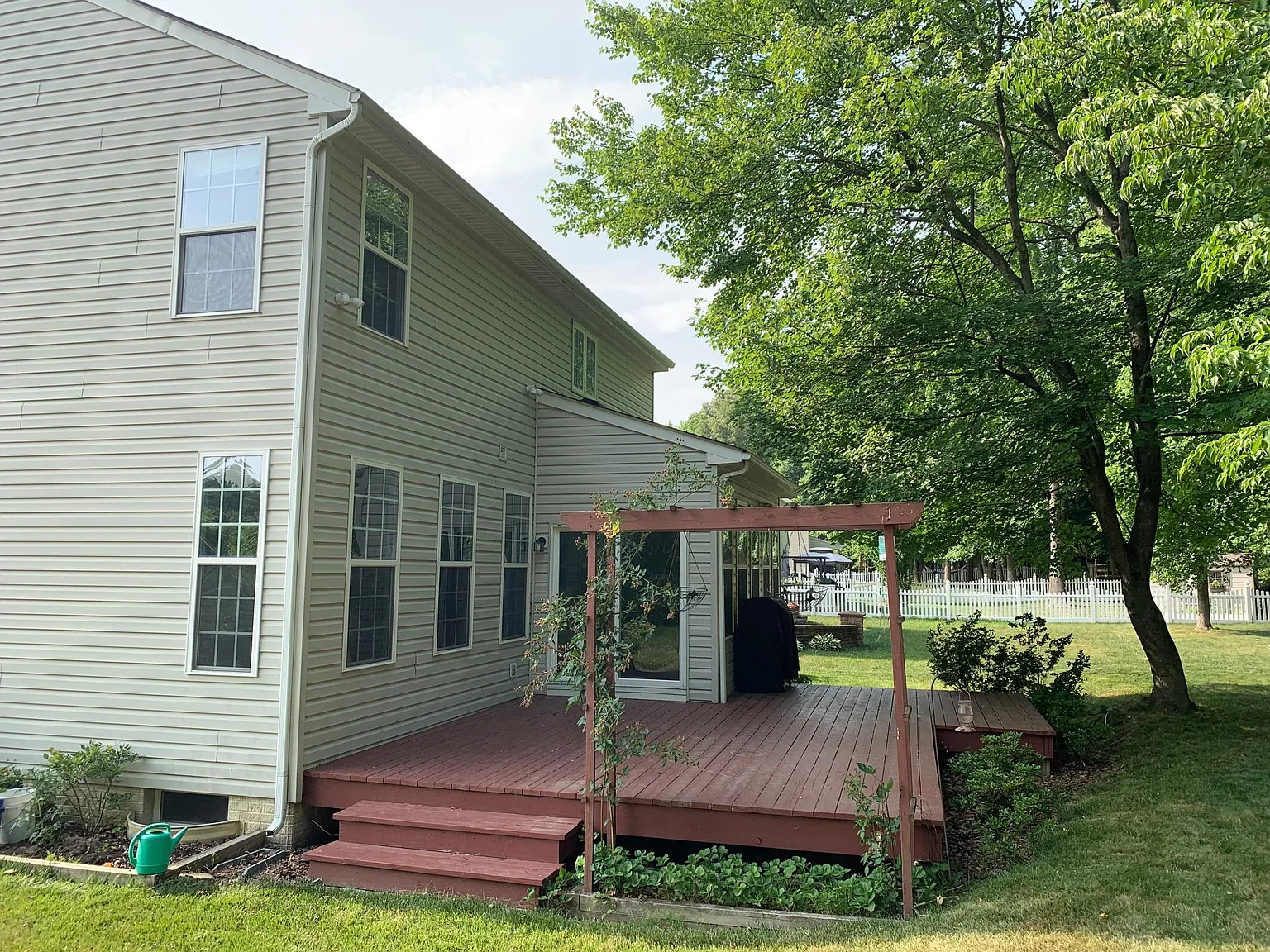 4 bed, 3.5 bath, 2760 sqft, $2,700 — Photo 2