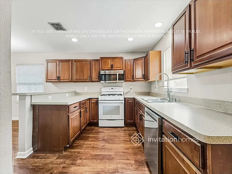 304 E Ross Ave — Photo 7
