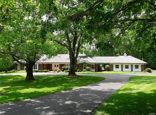 1717 Warson Estates Dr, Saint Louis, MO
