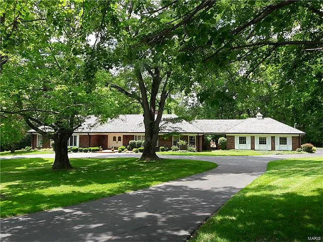 1717 Warson Estates Dr photo 1