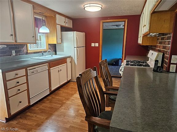 3rd image of 47781 Township Road 1142