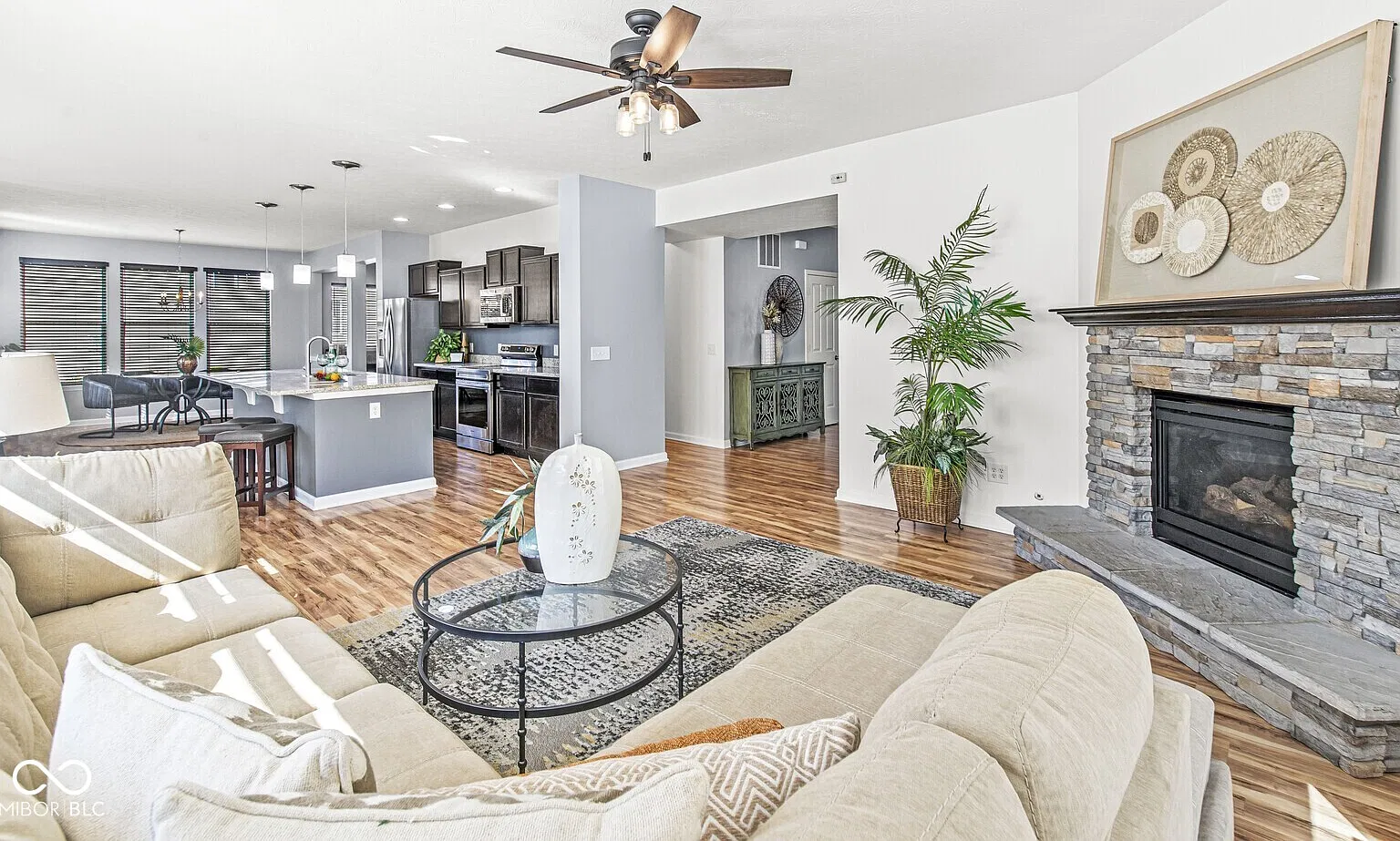 4 bed, 2.5 bath, 3415 sqft, $3,400 — Photo 4