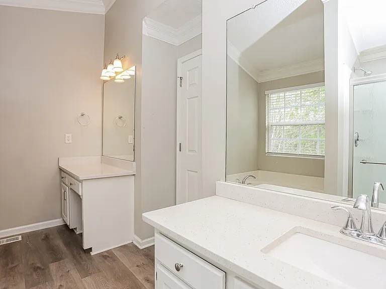 215 Ashland Manor Dr — Photo 13