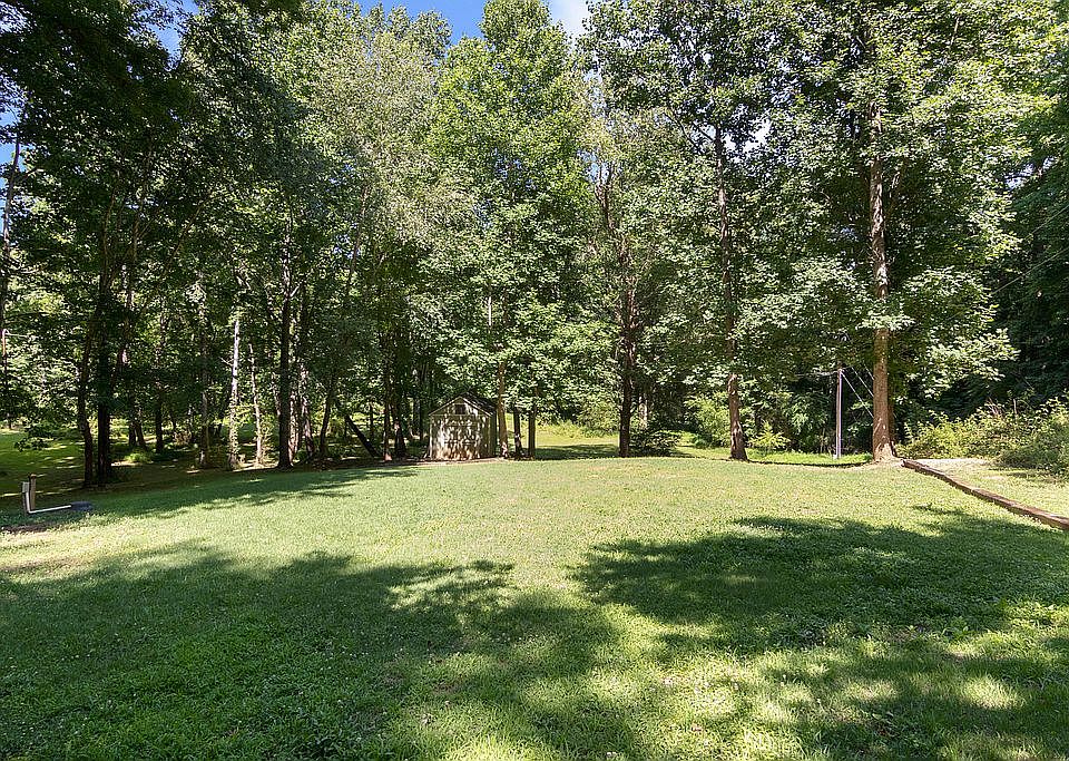 2nd image of 1800 Woodleaf Ln