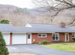 2907 Winterberry Ave, Covington, VA 24426