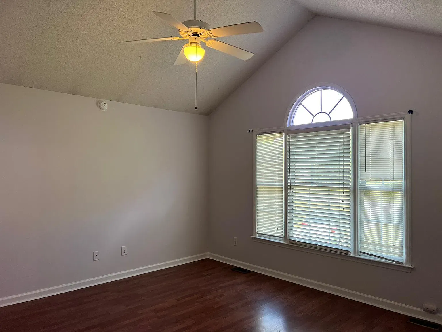3 bed, 1433 sqft, $1,850 — Photo 2