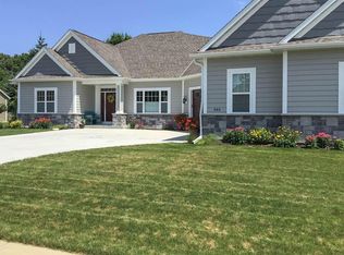 944 Mount Vernon Dr, Hartford, WI 53027