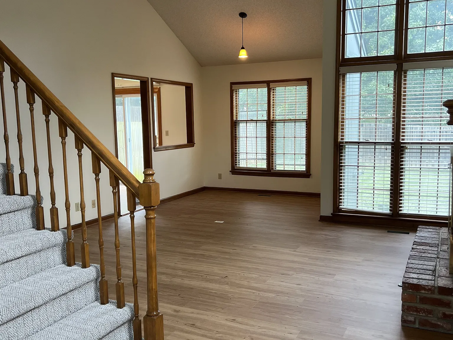 3 bed, 2.5 bath, 1400 sqft, $2,250 — Photo 2