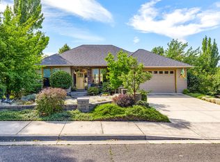 3416 Calle Vista Dr, Medford, OR