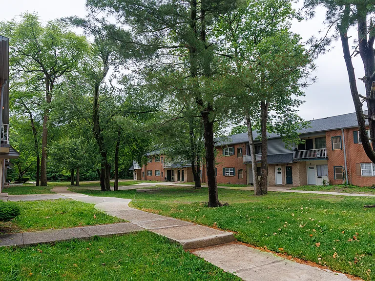 Courtyard at the Estates
