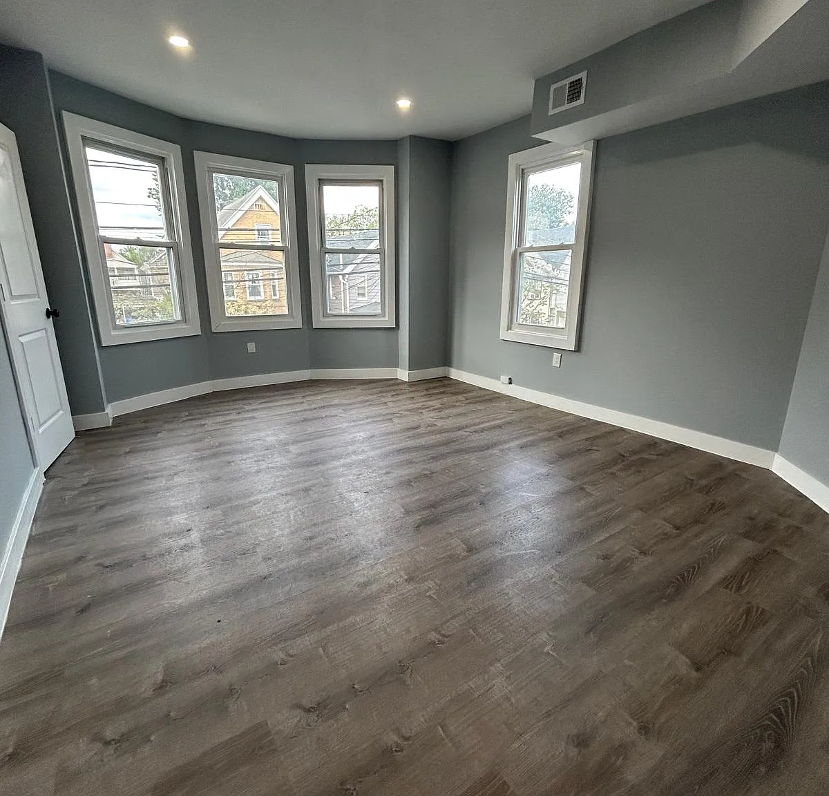 3 bed, $2,600 — Photo 2