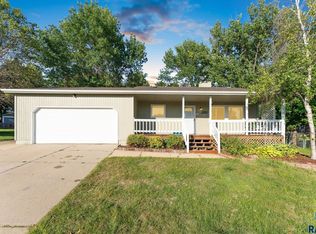 2800 S Cinnabar Cir, Sioux Falls, SD 57103
