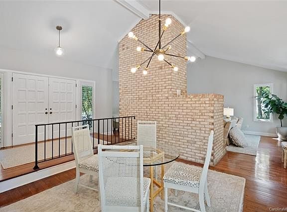 3rd image of 1906 Bobolink Ln