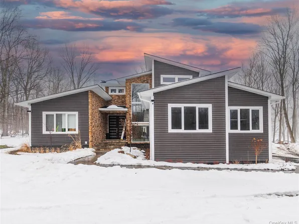 4 Lewis Lane, Bloomingburg, NY 12721